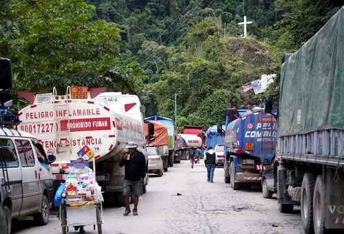 Movilizaciones-y-bloqueos-presionan-al-gobierno-de-Rodrigo-Paz-en-Bolivia