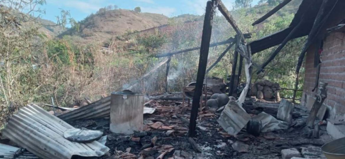 Denuncian-ataques-con-drones-y-balazos-en-San-Pedro-Huitzapula-Atlixtac-hay-desplazados