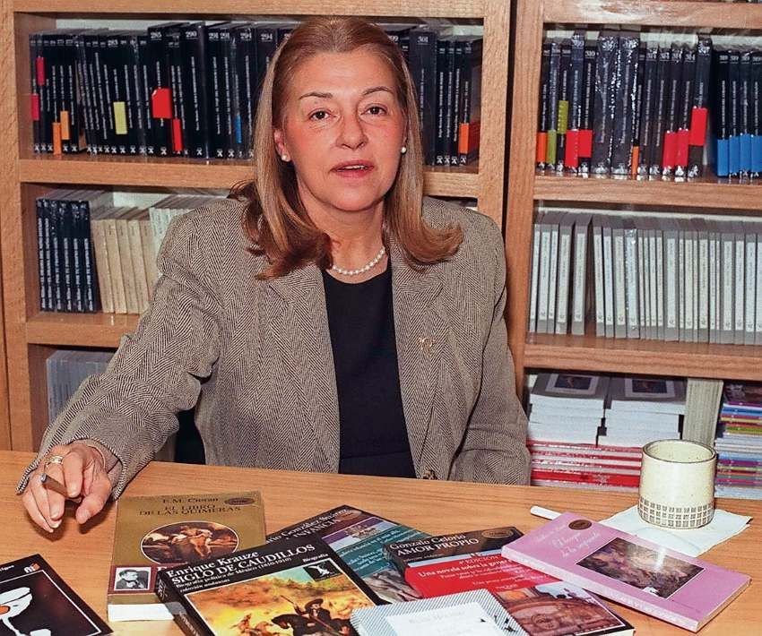 Elmer-Mendoza-recuerda-a-Beatriz-de-Moura-en-una-carta